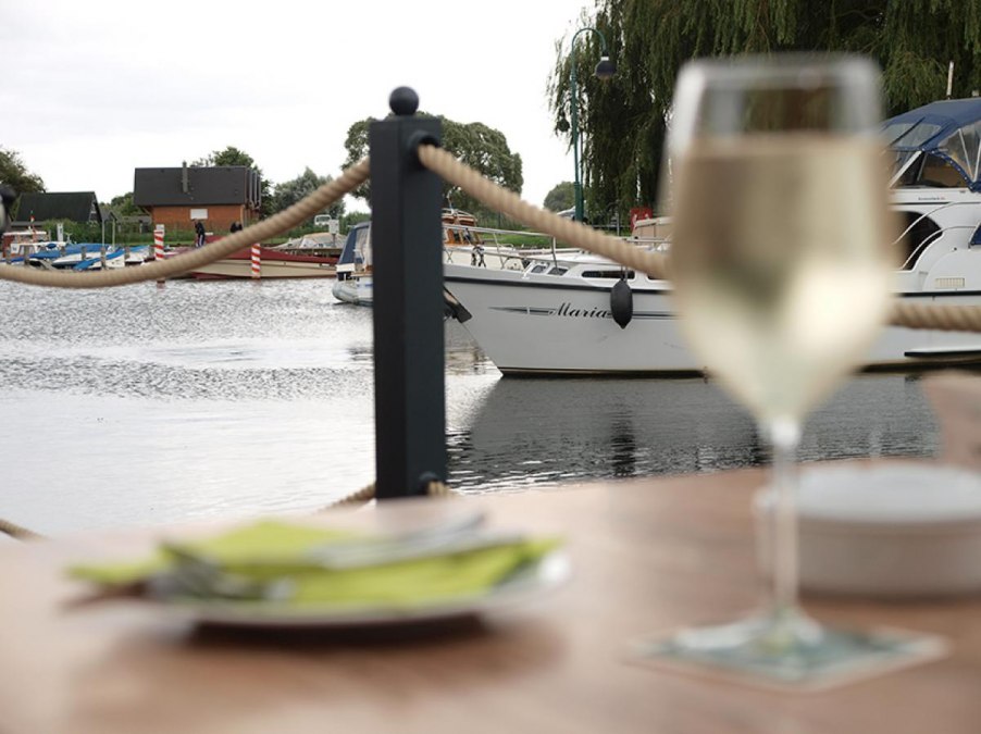 Uitzicht op de haven, &copy; Orlowski