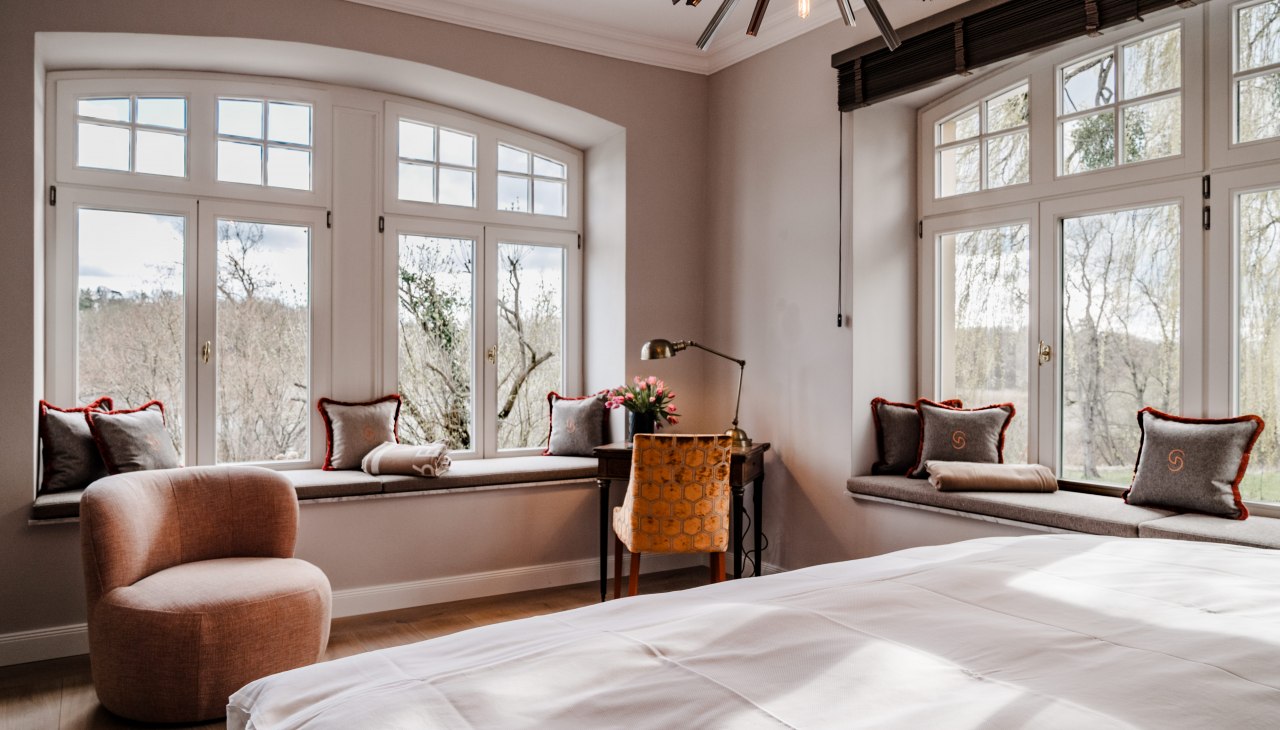 Großzügige Zimmer mit viel Freiraum, © Reset Hotel Groß Plasten / Finn Steen Großzügige Zimmer mit viel Freiraum, © Reset Hotel Groß Plasten / Finn Steen