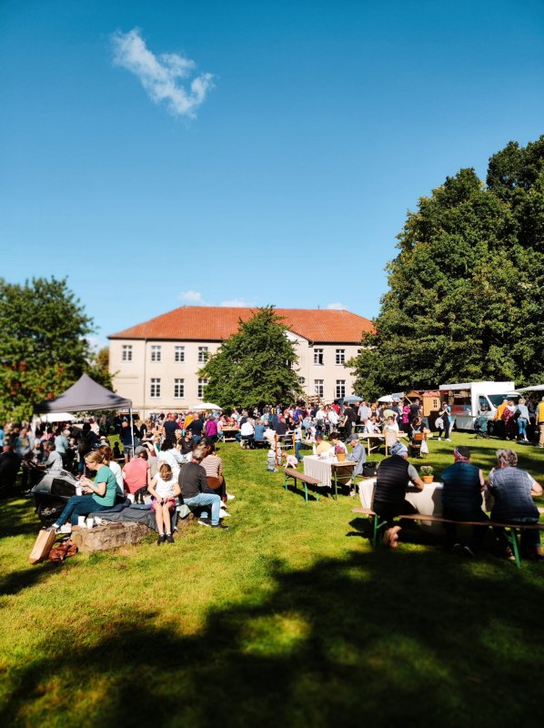Landmarkt im Gutspark Klocksin // © Isabel Höpner Landmarkt im Gutspark Klocksin // © Isabel Höpner