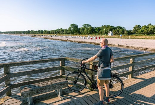 Panorama tankt bij op de pier van Boltenhagen. // &copy; MV-T/Tiemann