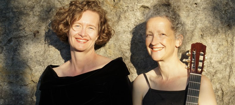 Gretel Wittenburg (Gesang) und Elke Jahn (Gitarre) bestreiten das  Er&ouml;ffnungskonzert zum 14. Pinnower Ohrenschmaus 2026. // &copy; Fotograf: J&uuml;rgen Lippsch