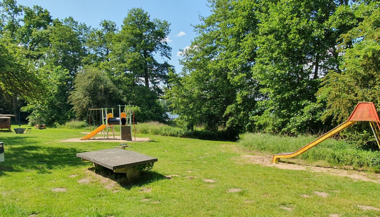 Spielplatz Strand, &copy; Amt Mecklenburgische Kleinseenplatte