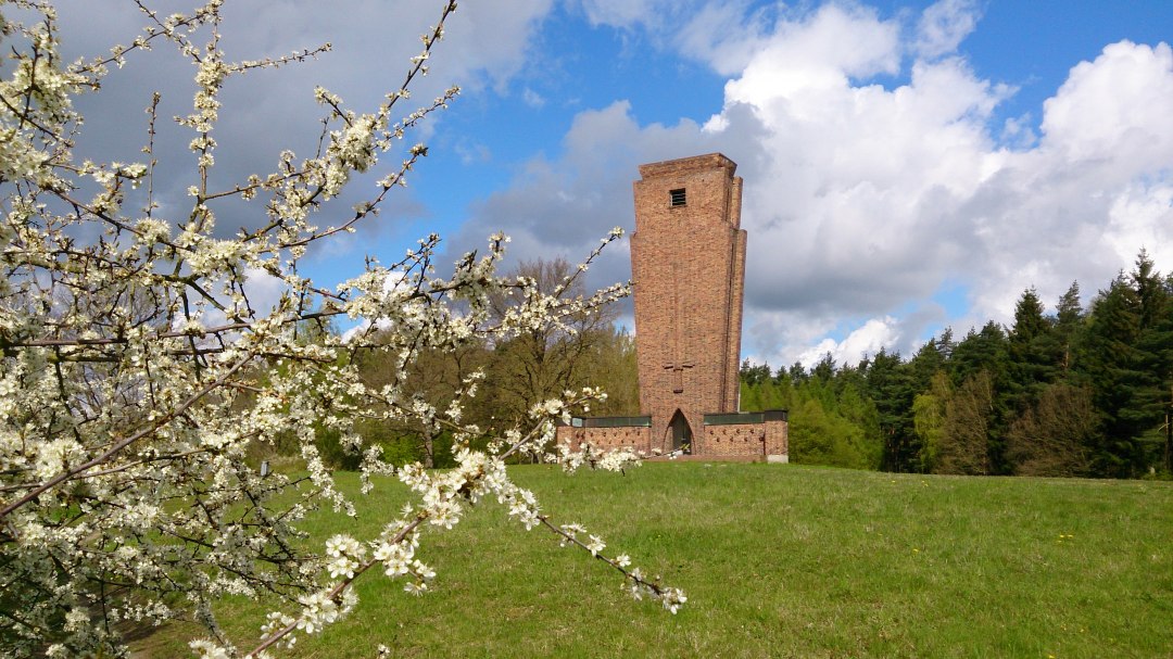 Ehrenmal Teterow im Frühling, © Jana Koch