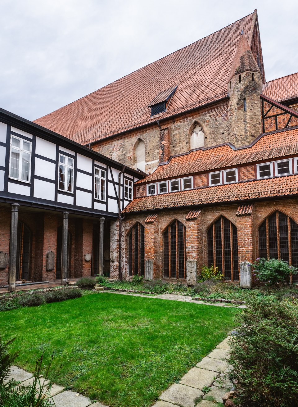 Malerischer Stil-Mix: Das Kataharinenkloster in Stralsund blick auch architektonisch auf eine bewegte Vergangenheit. Der Innenhof wird unabh&auml;ngig vom Museumsbesuch frei zug&auml;nglich sein., &copy; TMV/Gross