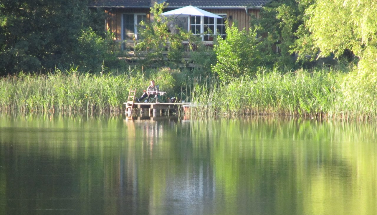 Riethuis - vissen bijna vanuit de woonkamer, © Ewald Krombholz Riethuis - vissen bijna vanuit de woonkamer, © Ewald Krombholz