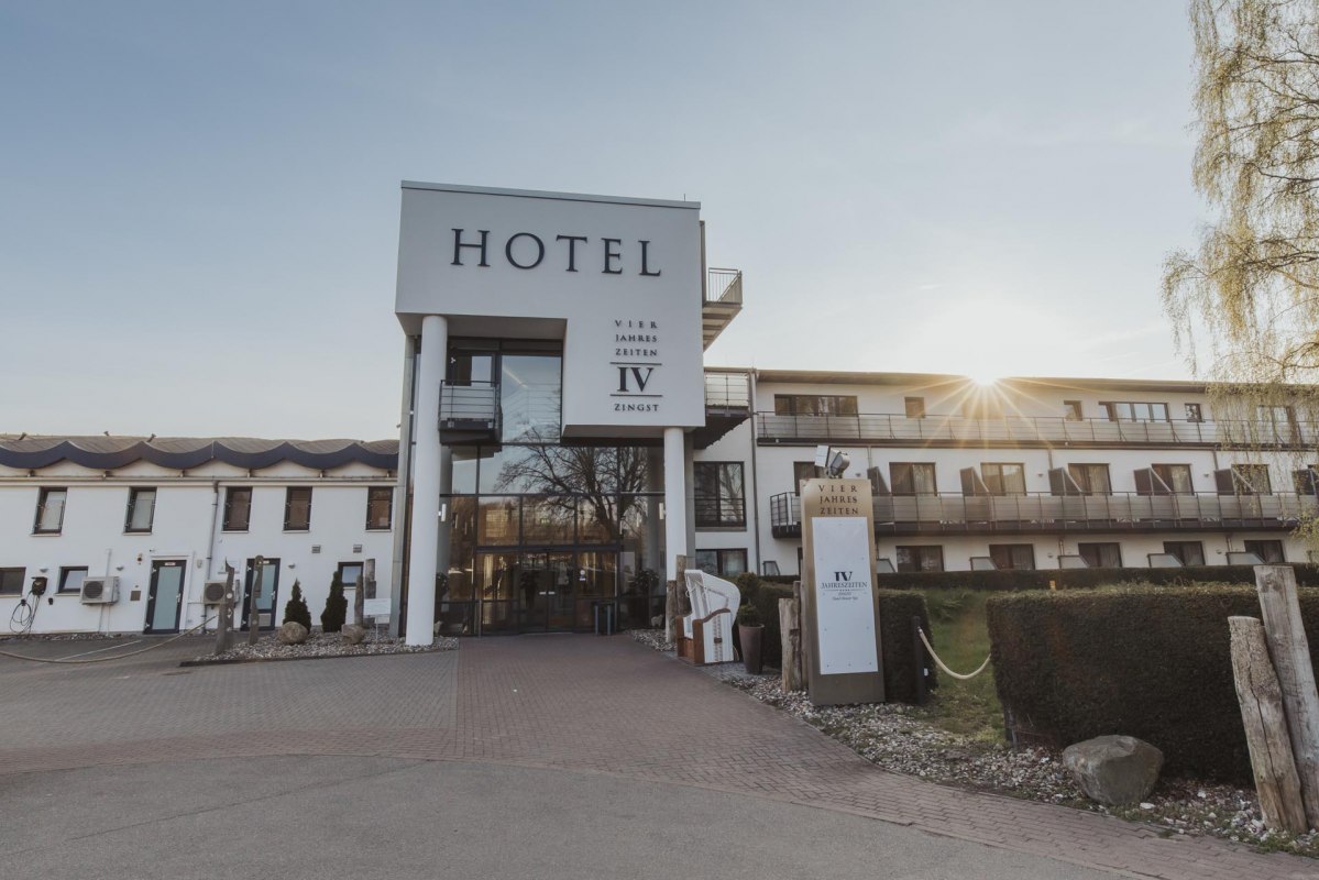 IV Jahreszeite Zingst Hotel Au&szlig;eansicht, &copy; IV Jahreszeiten Zingst