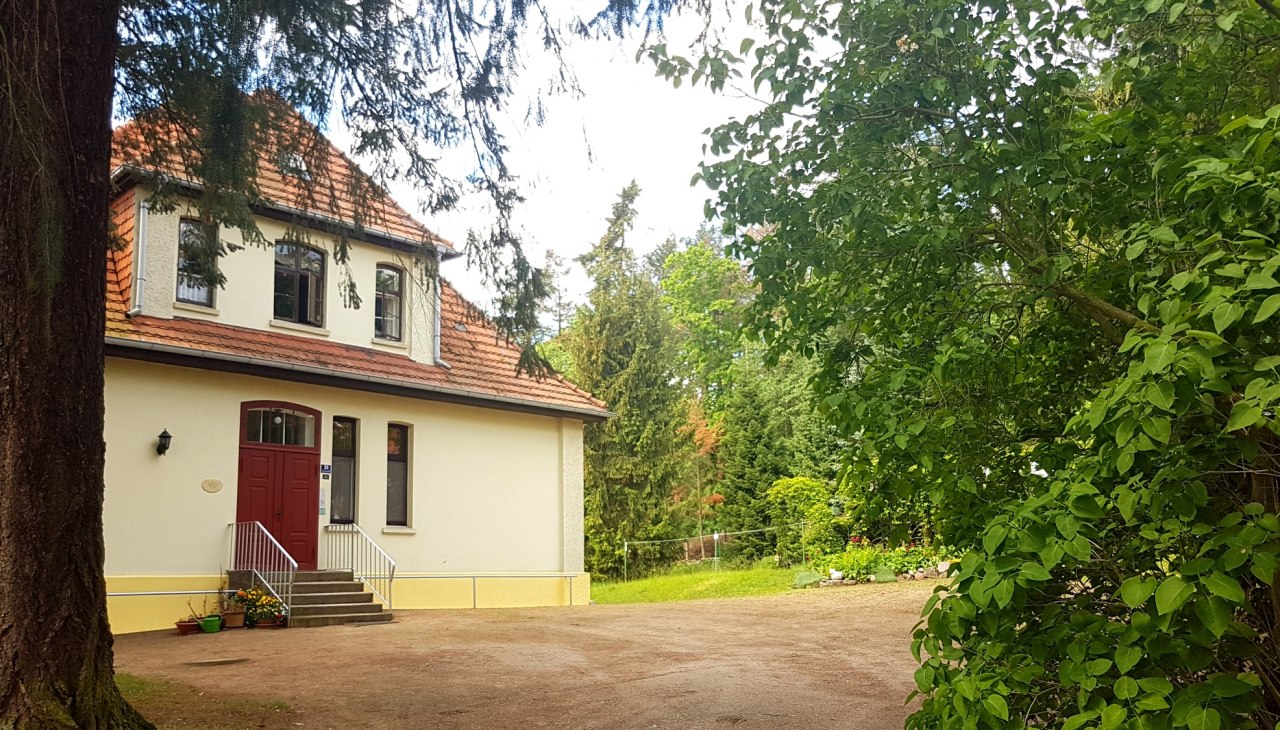 Die Auffahrt zum Haus, &copy; Inge Grell