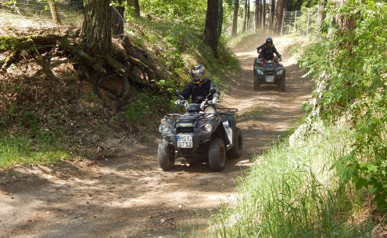 Unterwegs durch die Feldberger Seenlandschaft, © Holger Jänke Unterwegs durch die Feldberger Seenlandschaft, © Holger Jänke