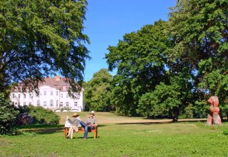 Relaxen in der Parkanlage von Schloss Zinzow // &copy; Schloss Zinzow