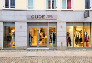 &copy; Gude Mode & Lifestyle