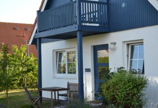 Eingangsbereich mit geschützter Sitzgelegenheit, © Udo Richter