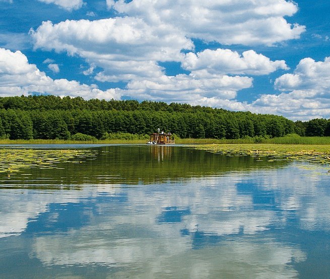 Mit dem Floß auf der Havel schippern // © MV-T/Pescht Mit dem Floß auf der Havel schippern // © MV-T/Pescht
