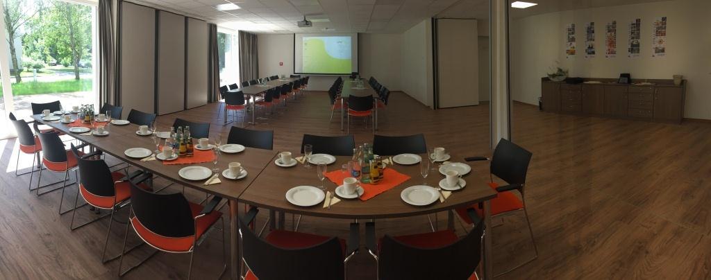 Evenementenruimte in het zorghotel // &copy; Wohlfahrtseinrichtung der Hansestadt Stralsund gGmbH / Fanny Marckwardt