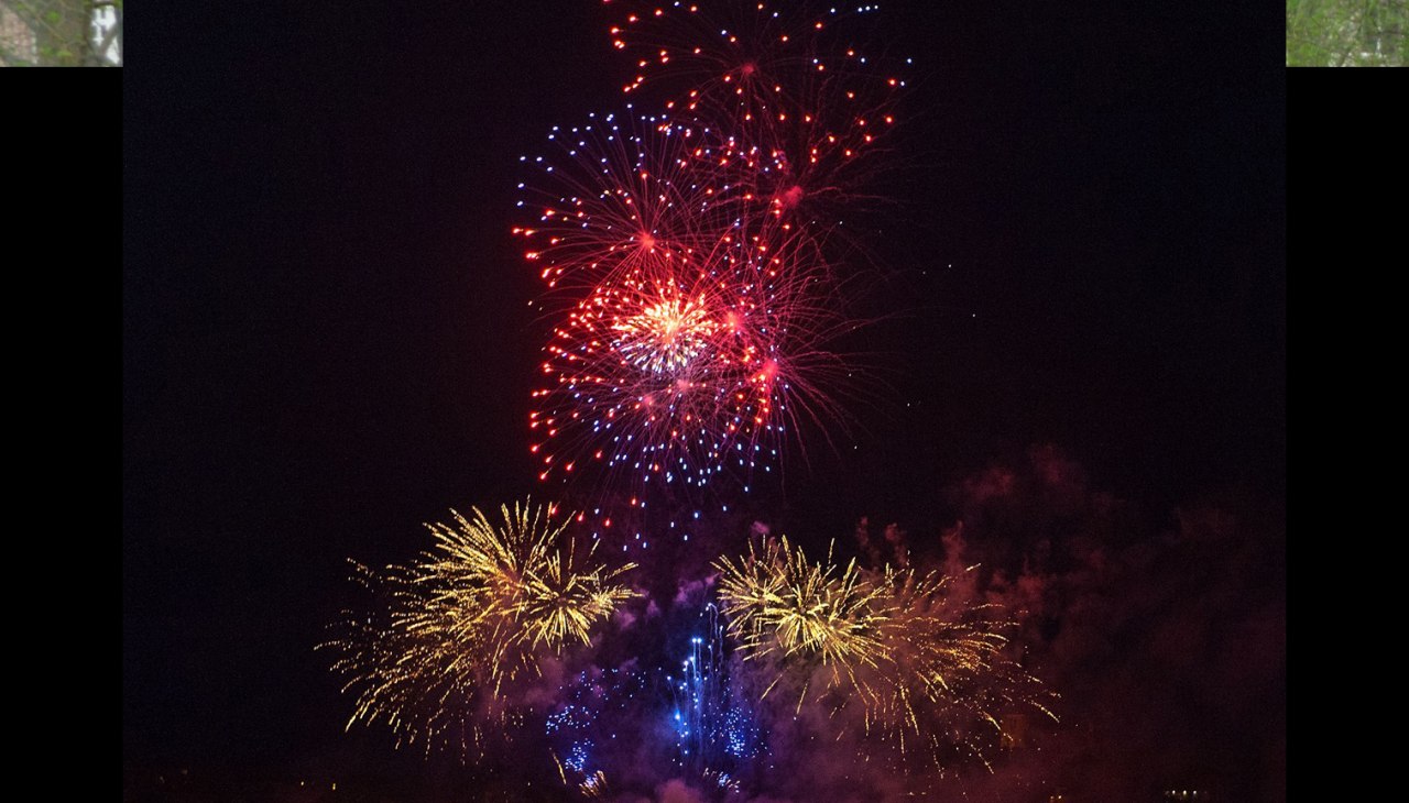 Feuerwerk über dem Wasser, © Soulfire Feuerwerke Shows Feuerwerk über dem Wasser, © Soulfire Feuerwerke Shows