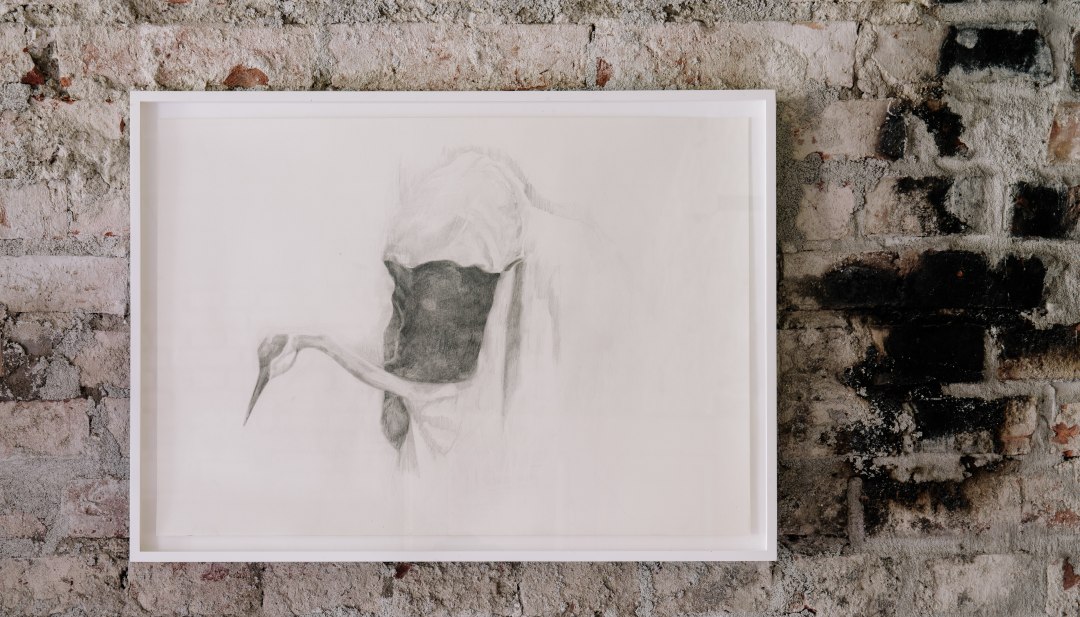 Puristische esthetiek ontmoet stoere charme - KUNST HEUTE presenteert verfijnde tekenkunst in een buitengewone omgeving.