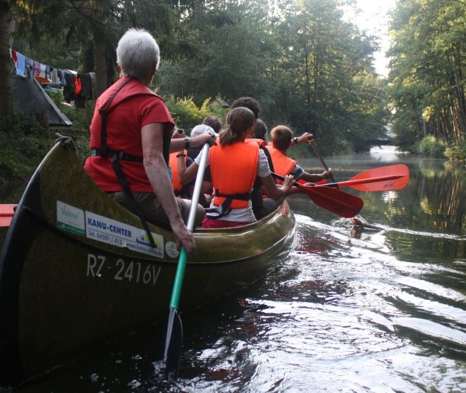 Im Gro&szlig;canadier auf dem Schaalseekanal // &copy; Schaalsee-Camp/Schydelko