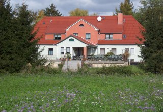 Herrenhaus Friedrichshof - Seeseite // © Herrenhaus Friedrichshof Herrenhaus Friedrichshof - Seeseite // © Herrenhaus Friedrichshof