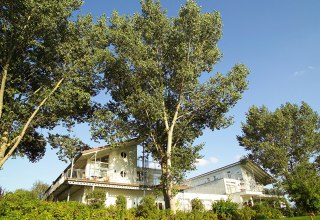 Aparthotel Seepanorama &ndash; 47 Hotelappartements direkt am See // &copy; Ferienpark Mirow GmbH