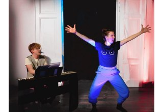 Eine kabarettistische Entschlackung, musikalisch gewürzt. // © Christiane Waak Eine kabarettistische Entschlackung, musikalisch gewürzt. // © Christiane Waak