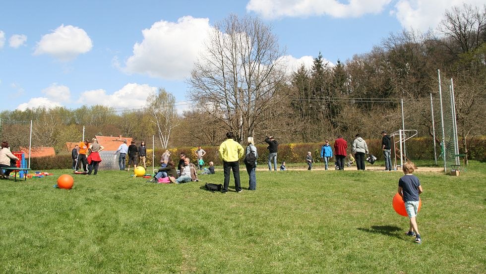 Kleurrijke drukte op het sportveld // &copy; Hinterste M&uuml;hle gGmbH