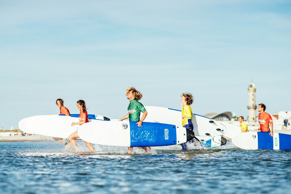 Surfen in groepen, © Felix Gänsicke Surfen in groepen, © Felix Gänsicke