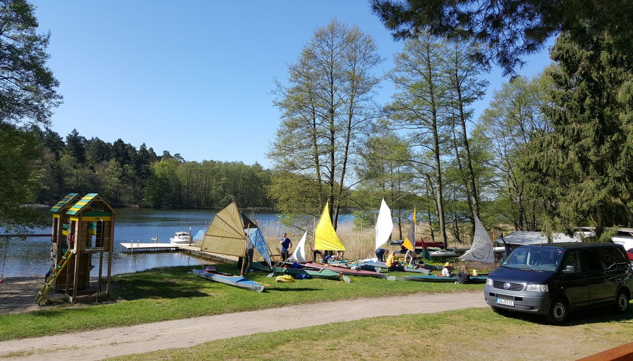 Die Faltboote r&uuml;sten sich, &copy; Diana Erdmann