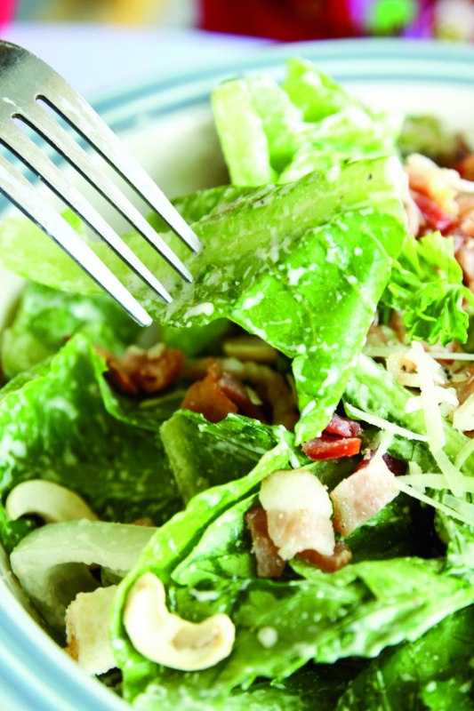 Salat und frische Speisen // &copy; D&uuml;wiger