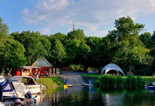 Hafen Stolpe an der Peene Wasserwanderrastplatz Zeltplatz // © Tobias Oertel, Spantekow Hafen Stolpe an der Peene Wasserwanderrastplatz Zeltplatz // © Tobias Oertel, Spantekow