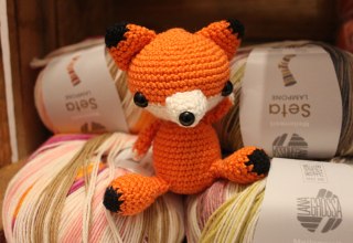 Fuchs, geh&auml;kelt, &copy; Jutta Meier