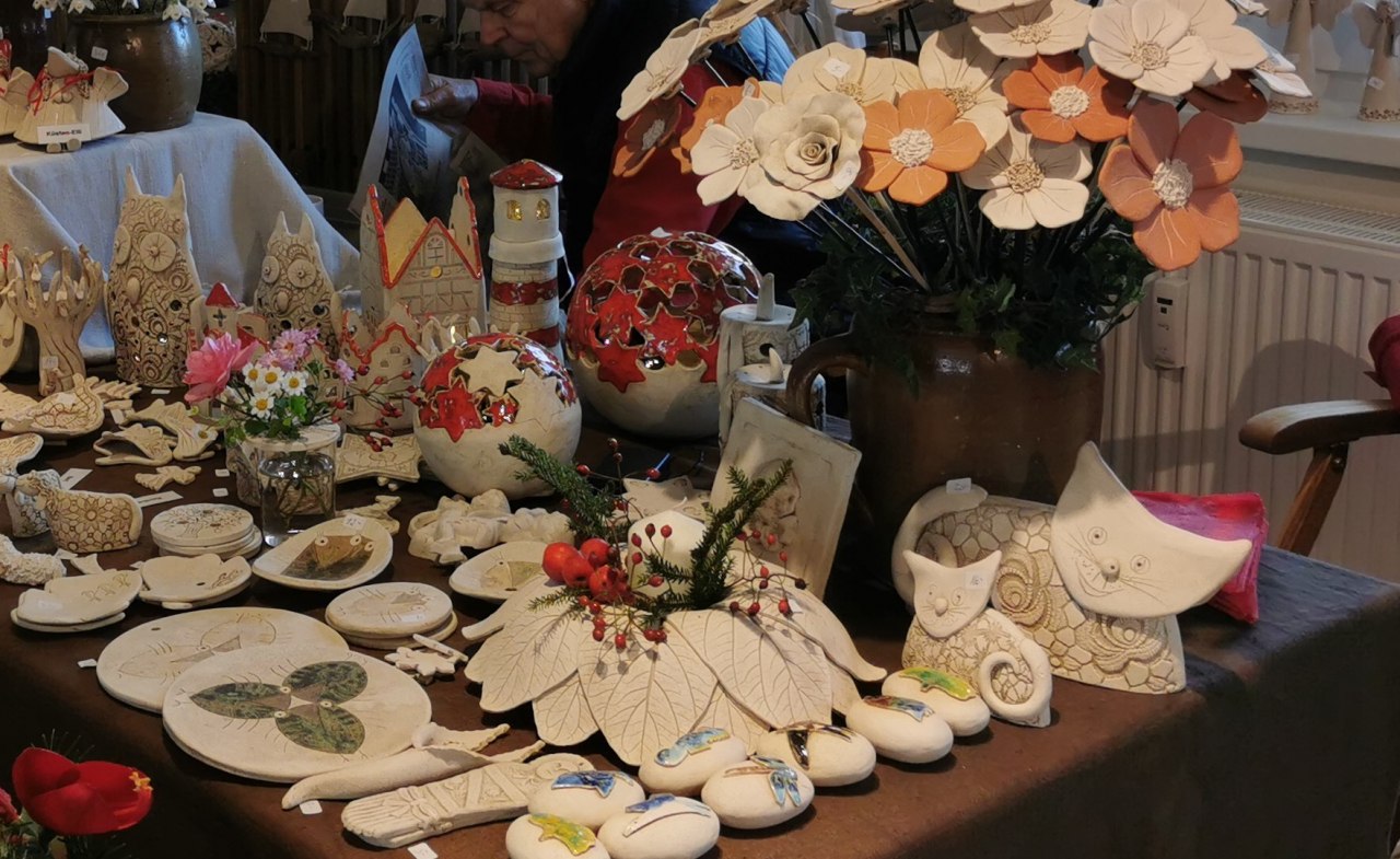 Keramiek in de kunstnijverheidsmarkt // &copy; Ostseem&uuml;hle