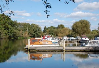 Direkt neben der Schleuse befindet sich das Wasserwanderzentrum., © Gabriele Skorupski Direkt neben der Schleuse befindet sich das Wasserwanderzentrum., © Gabriele Skorupski