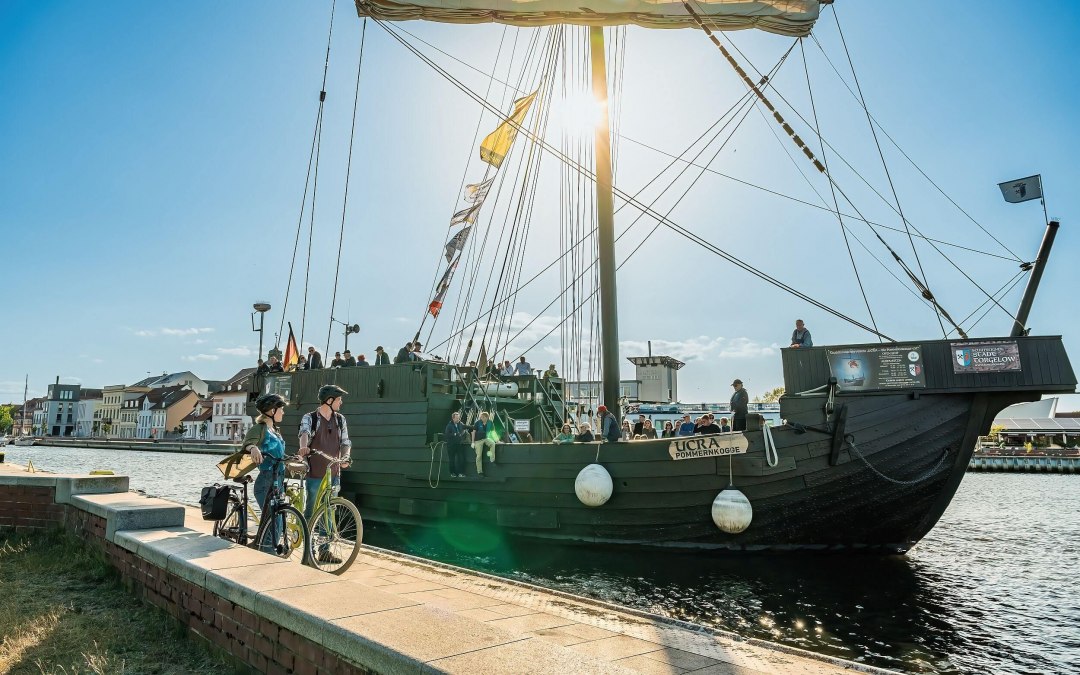 Pommernkoggge Ucra im Hafen von Ueckermünde // © MV-T/Tiemann Pommernkoggge Ucra im Hafen von Ueckermünde // © MV-T/Tiemann
