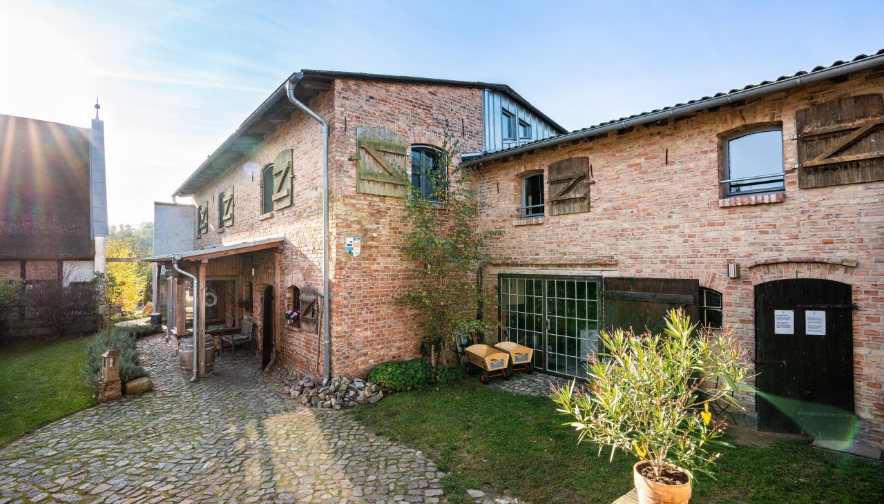 Backsteinhus au&szlig;en Hof, &copy; Backsteinhus Marcel Pieper