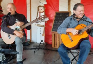 ...elke maandag een ander muziekgenre tijdens de barbecue-avond // © A. Fabich-Albrecht ...elke maandag een ander muziekgenre tijdens de barbecue-avond // © A. Fabich-Albrecht