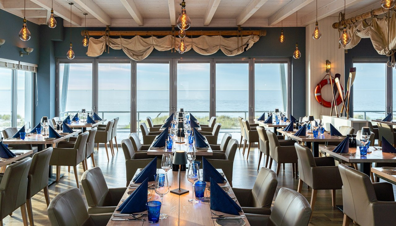 Innenansicht des Strandrestaurants & Bar "Blaue Boje", &copy; DOMUSimages