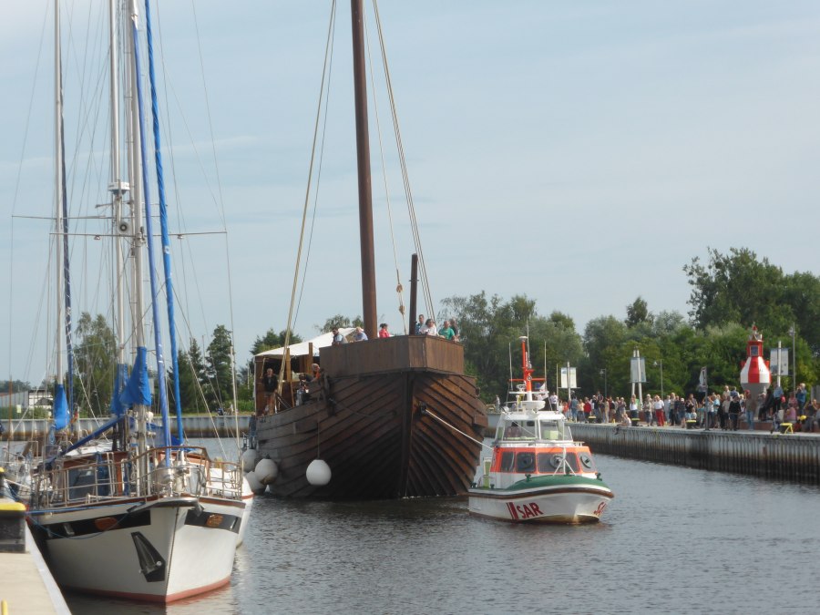 Im September 2015 wurde die Kogge in den Stadthafen im Seebad Ueckerm&uuml;nde geschleppt und kann nun besichtigt werden, &copy; Uta Sommer