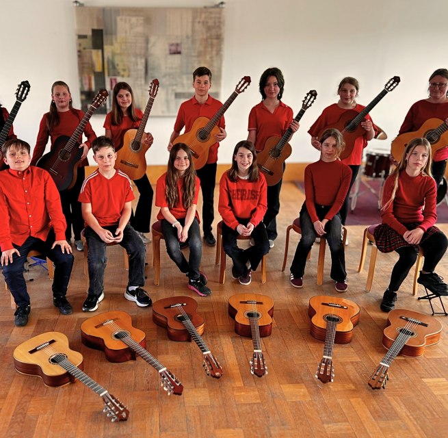 Gro&szlig;e Vorfreude auf das Konzert herrscht bei kleinen und gro&szlig;en Gitarrensch&uuml;lern. // &copy; Kon.centus
