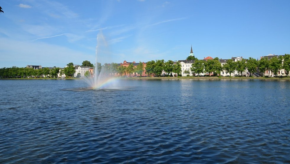 De fontein bij de Pfaffenteich in het oude stadscentrum van Schwerin, &copy; Tourismusverband Mecklenburg-Schwerin
