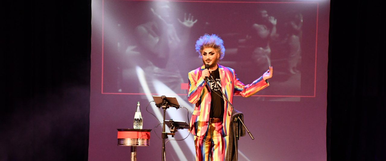 Kay Ray Comedy im Theater Schiefe Ebene Neustrelitz // © Theater Schiefe Ebene Kay Ray Comedy im Theater Schiefe Ebene Neustrelitz // © Theater Schiefe Ebene