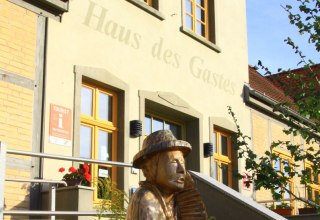 Die Touristinformation R&ouml;bel/M&uuml;ritz befindet sich im Haus des Gastes. // &copy; Stadt R&ouml;bel/M&uuml;ritz
