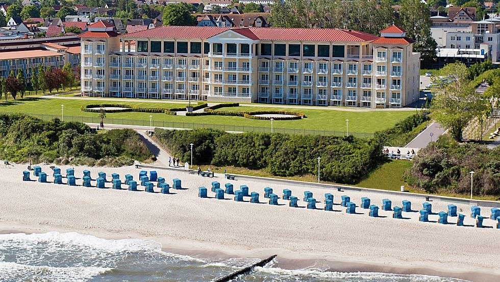 Buitenaanzicht van het MORADA STRANDHOTEL KÜHLUNGSBORN aan de Oostzee // © MORADA HOTELS & RESORTS Buitenaanzicht van het MORADA STRANDHOTEL KÜHLUNGSBORN aan de Oostzee // © MORADA HOTELS & RESORTS