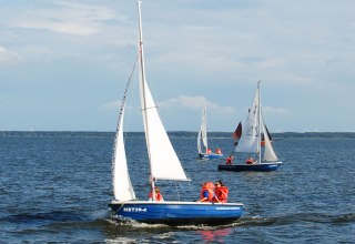 Dinghy zeilcursus bij zeilschool Fischländer, © Fischländer Segelschule Dinghy zeilcursus bij zeilschool Fischländer, © Fischländer Segelschule
