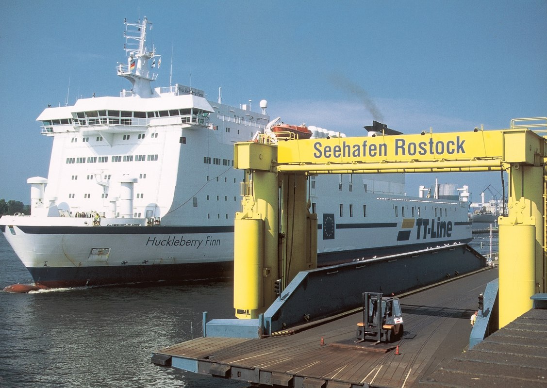 Seehafen Rostock mit Huckleberry Finn // © TT-Line Seehafen Rostock mit Huckleberry Finn // © TT-Line