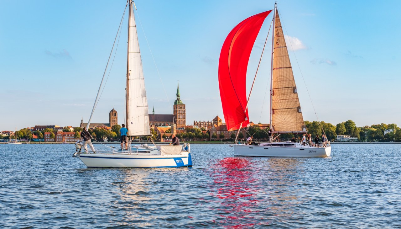 Segeln vor der Hansestadt Stralsund_17 __ Sailing in front of the Hanseatic City Stralsund_17 (1), © TMV / Tiemann Segeln vor der Hansestadt Stralsund_17 __ Sailing in front of the Hanseatic City Stralsund_17 (1), © TMV / Tiemann