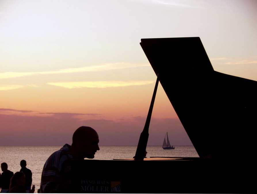 SUNSET PIANO CONCERT, © Gerlach-Sunset-1B.jpg