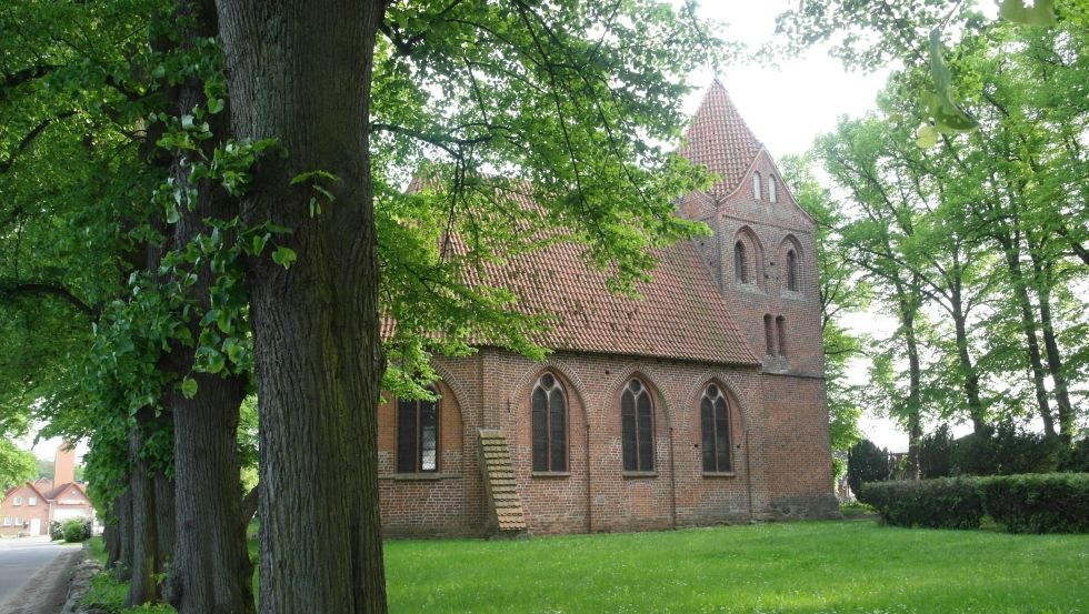 Dorfkirche Dorf Mecklenburg // © Tourismusverein Schweriner Seenland, Brigitte Bullerjahn Dorfkirche Dorf Mecklenburg // © Tourismusverein Schweriner Seenland, Brigitte Bullerjahn
