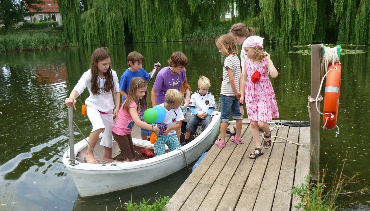 Auf Schatzsuche am Teich, © Gutshaus Gramkow