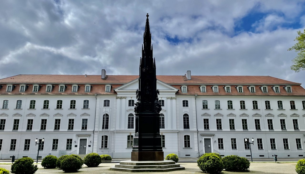 De universiteit van Greifswald met het Rubenow Monument., &copy; Gudrun Koch