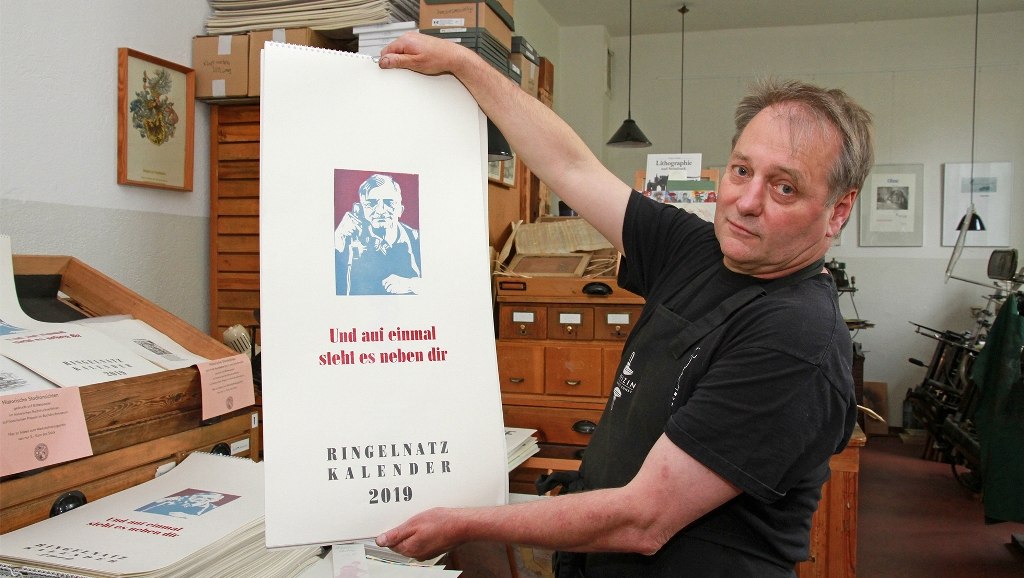Hans-Hilmar Koch fertigt auf historischen Maschinen Druckgrafiken an, &copy; MV Foto e.V. Fotografin: Angelika Lindenbeck