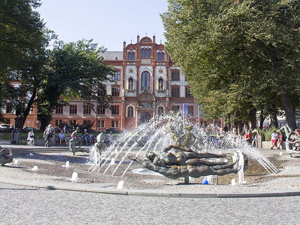 In Rostock und Warnem&uuml;nde auf Erkundungsreise w&auml;hrend einer Stadtf&uuml;hrung // &copy; Juliane Leitert